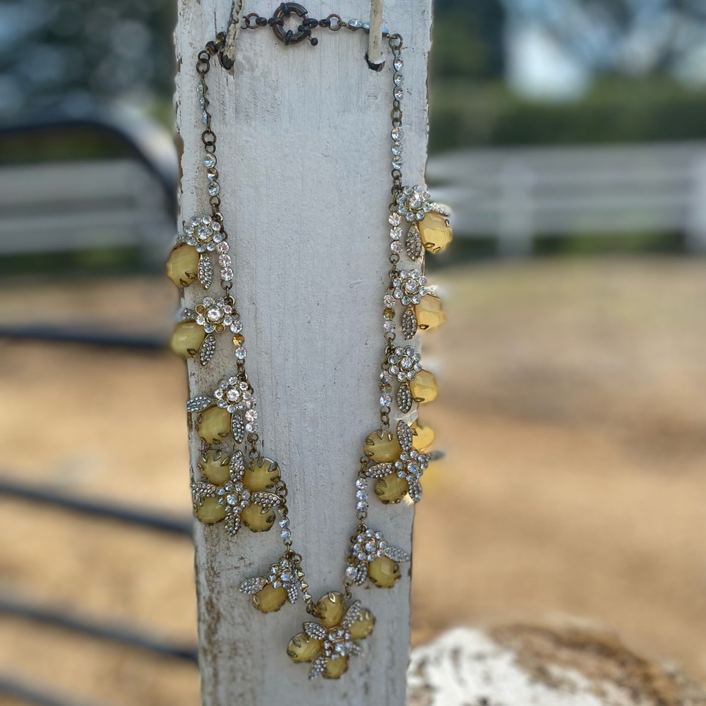 Beautiful bee and flower rhinestone necklace